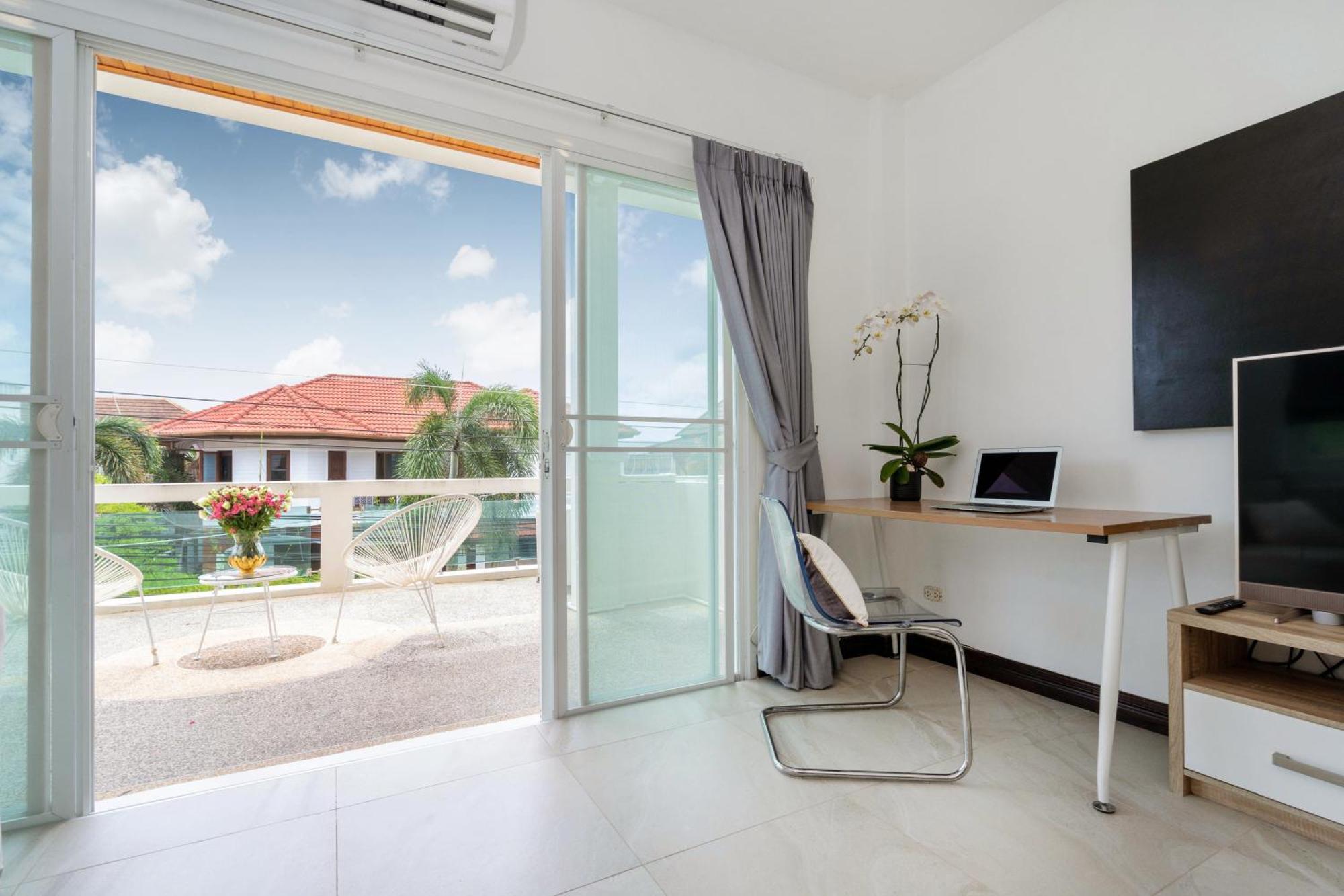 Apartment 1 Bedroom In Naiharn T Ban Saiyuan Bagian luar foto