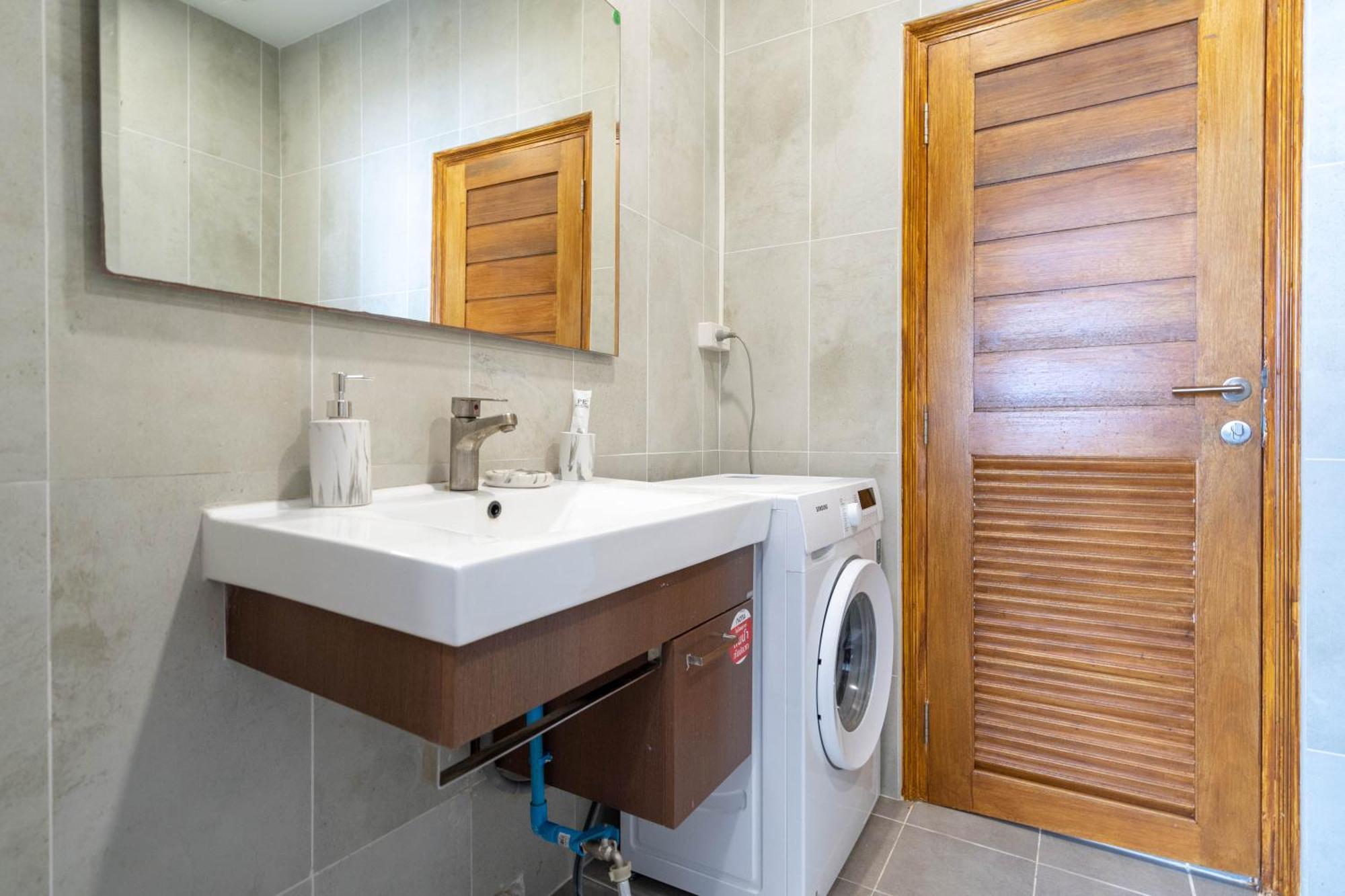 Apartment 1 Bedroom In Naiharn T Ban Saiyuan Bagian luar foto