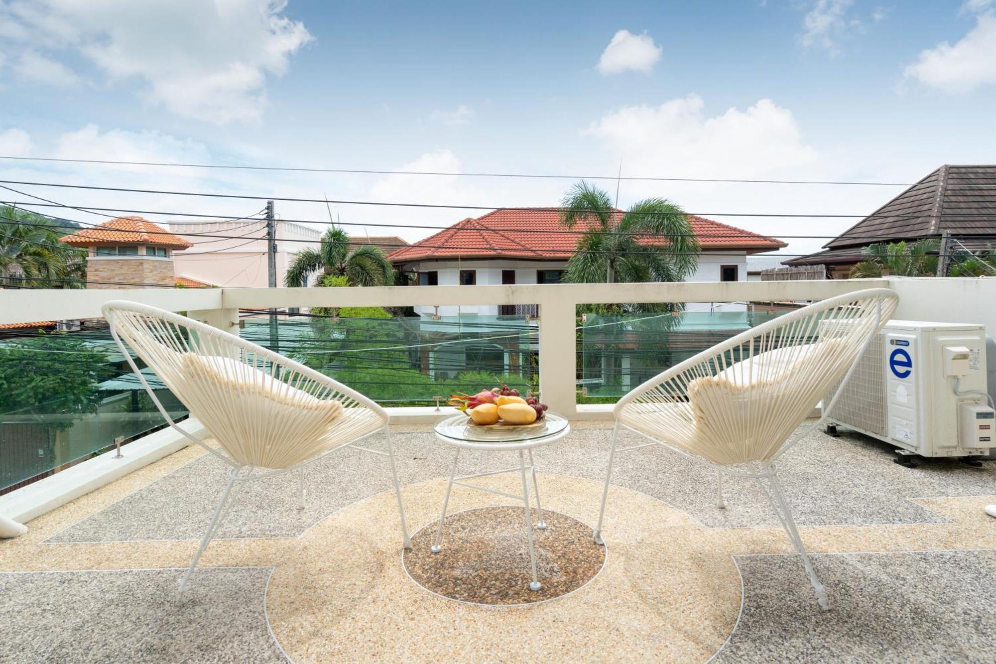 Apartment 1 Bedroom In Naiharn T Ban Saiyuan Bagian luar foto