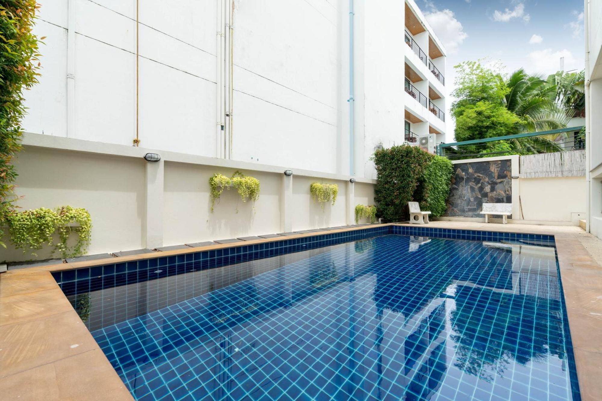 Apartment 1 Bedroom In Naiharn T Ban Saiyuan Bagian luar foto