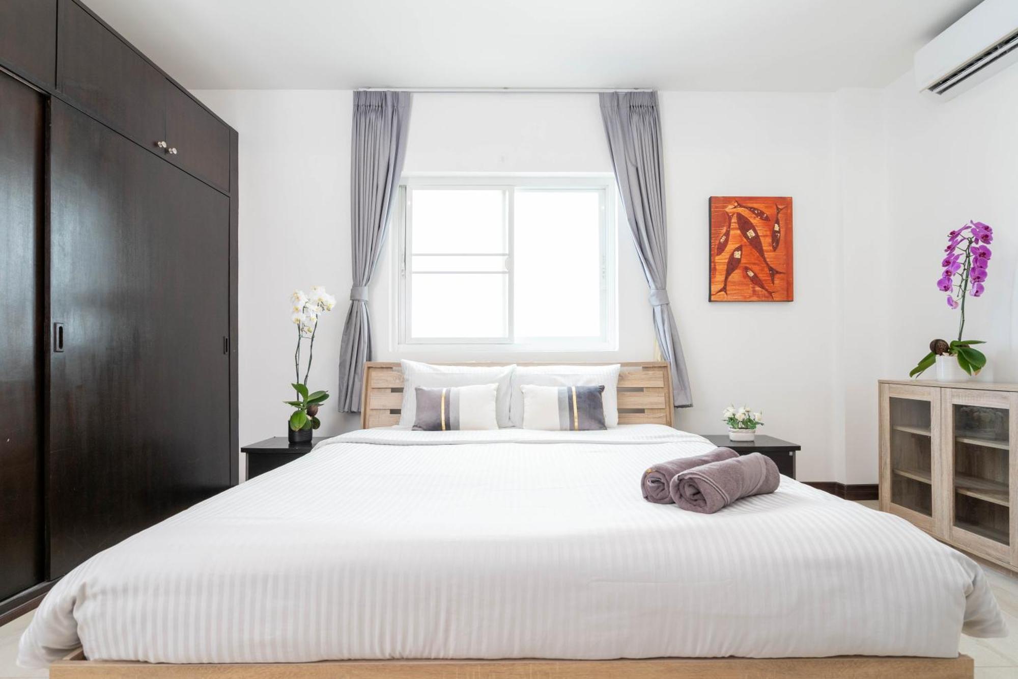 Apartment 1 Bedroom In Naiharn T Ban Saiyuan Bagian luar foto